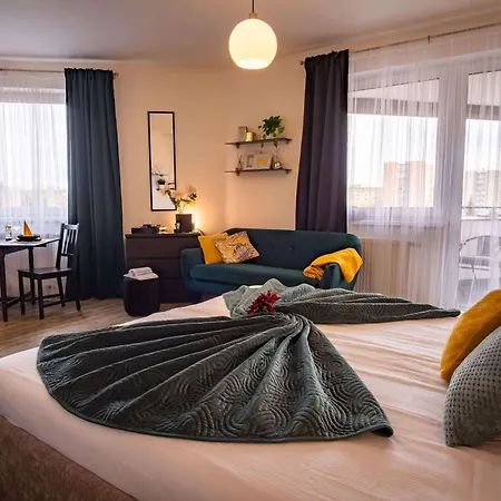 Apartment The Black & Retreat *