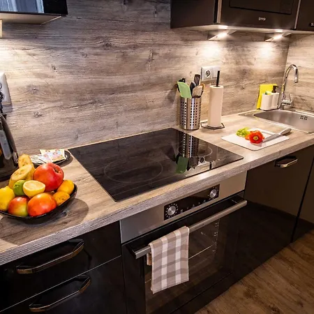 The Black & Retreat Apartment *